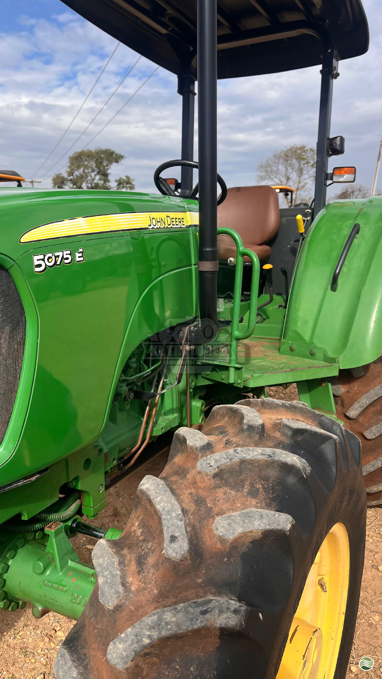 TRATOR JOHN DEERE JOHN DEERE 5075E Tração 4x4 KL Tratores PENAPOLIS SÃO PAULO SP